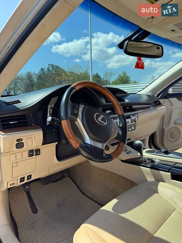 Седан Lexus ES 2013 в Миколаєві
