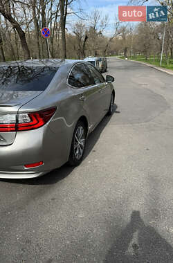 Седан Lexus ES 2016 в Одесі