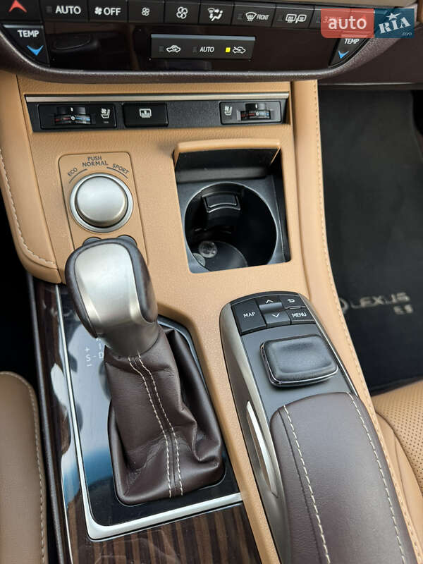 Седан Lexus ES 2016 в Одесі