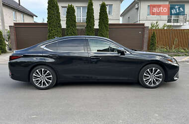 Седан Lexus ES 2021 в 