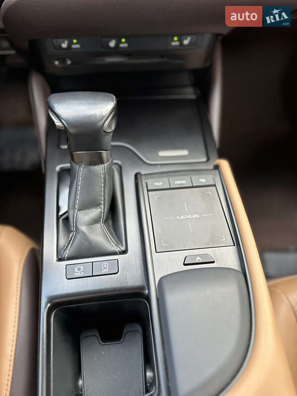 Седан Lexus ES 2021 в Киеве