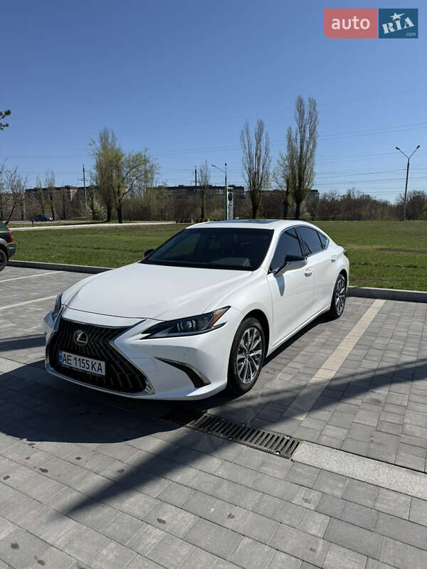 Lexus ES 2022