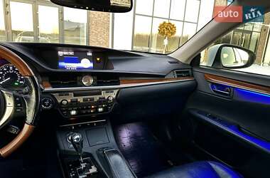 Седан Lexus ES 2015 в 
