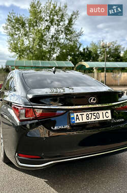 Седан Lexus ES 2019 в 