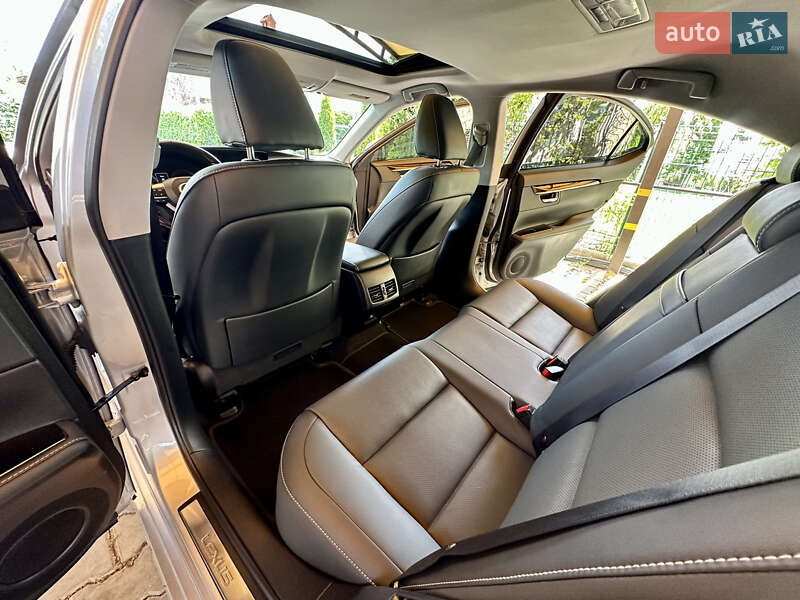Седан Lexus ES 2015 в Одессе