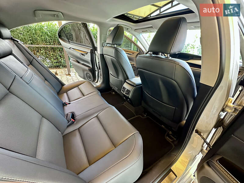Седан Lexus ES 2015 в Одессе