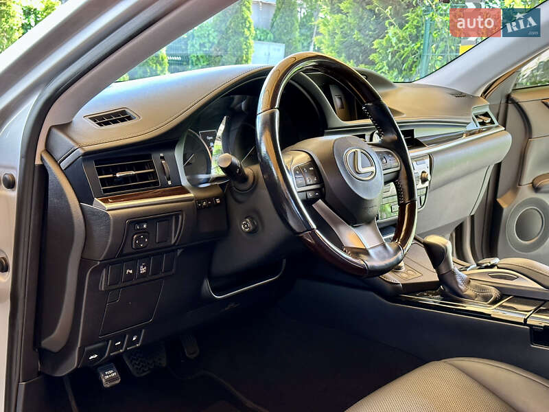 Седан Lexus ES 2015 в Одессе
