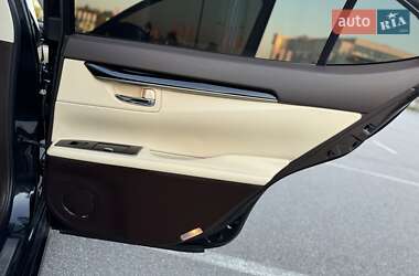 Седан Lexus ES 2016 в 
