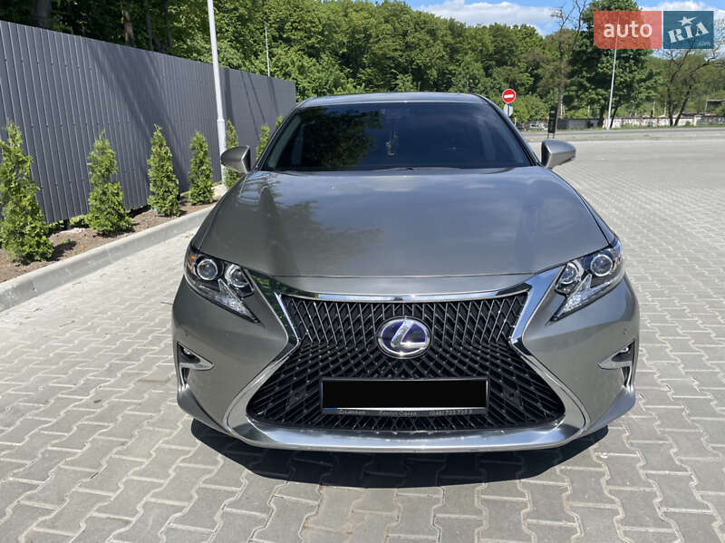 Седан Lexus ES 2017 в Киеве