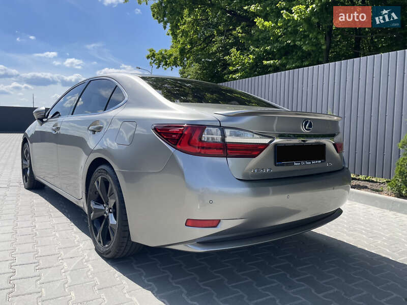 Седан Lexus ES 2017 в Киеве