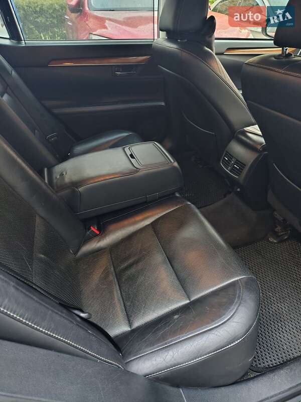 Седан Lexus ES 2012 в Києві