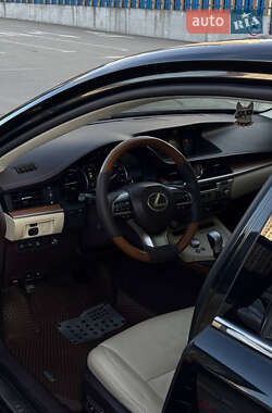Седан Lexus ES 2015 в 