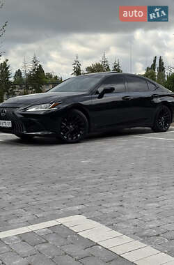 Седан Lexus ES 2018 в 