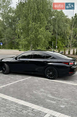 Седан Lexus ES 2018 в 