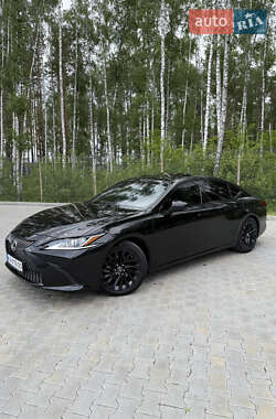Седан Lexus ES 2018 в 