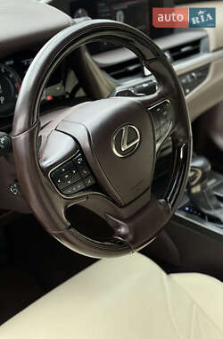 Седан Lexus ES 2018 в 