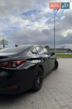 Седан Lexus ES 2018 в 