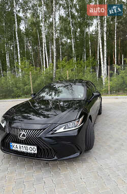Седан Lexus ES 2018 в 