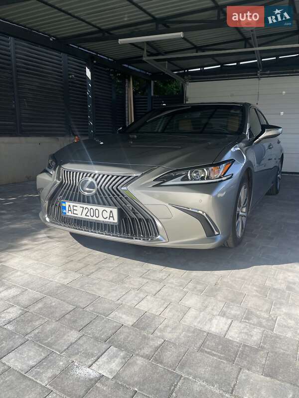 Седан Lexus ES 2019 в 