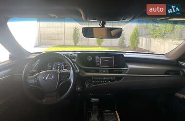 Седан Lexus ES 2019 в 