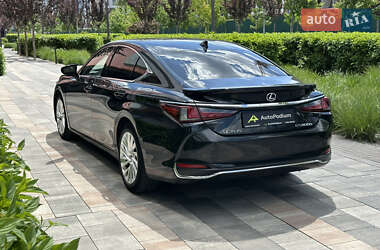 Седан Lexus ES 2019 в 