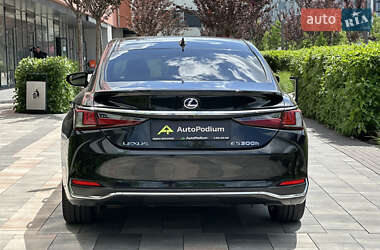 Седан Lexus ES 2019 в 