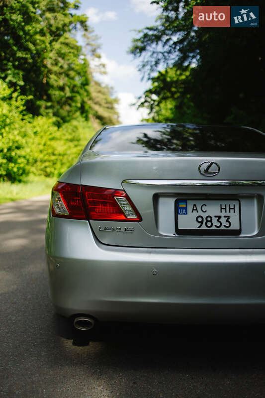 Седан Lexus ES 2008 в Жовкві