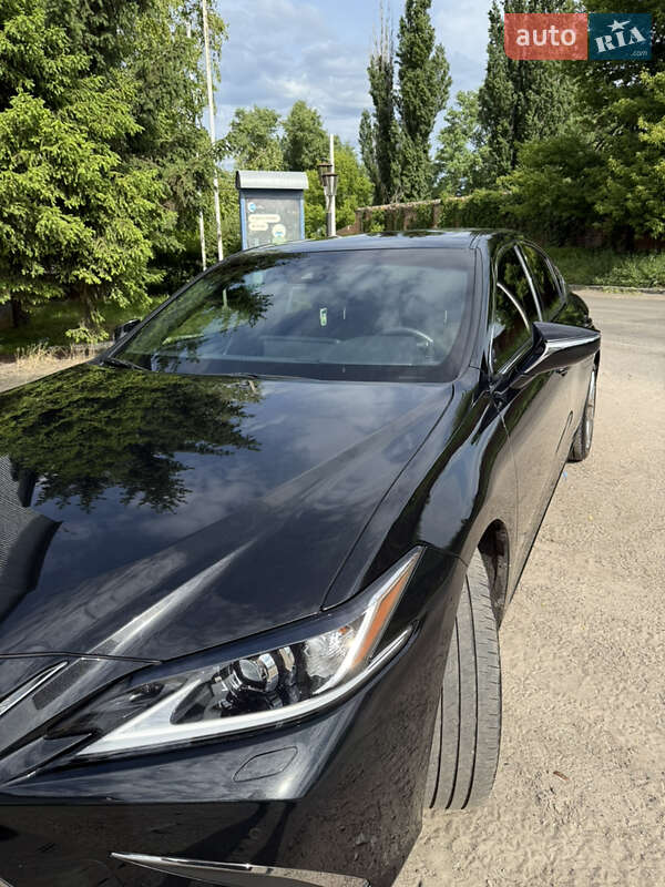 Седан Lexus ES 2022 в Кропивницком