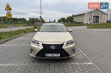 Седан Lexus ES 2013 в Львове