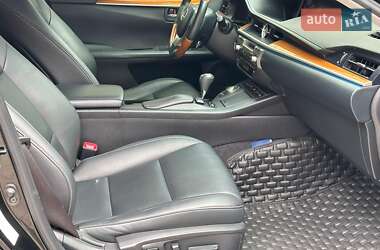 Седан Lexus ES 2012 в 