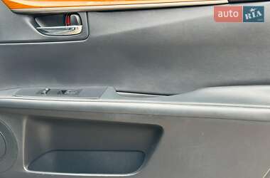 Седан Lexus ES 2012 в 