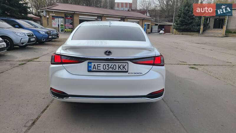 Седан Lexus ES 2018 в Дніпрі