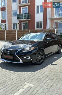 Седан Lexus ES 2015 в Білогородці