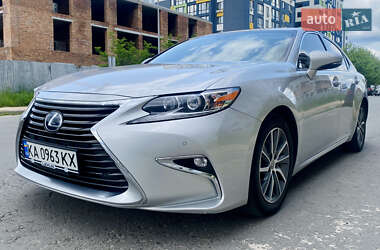 Седан Lexus ES 2016 в Буче