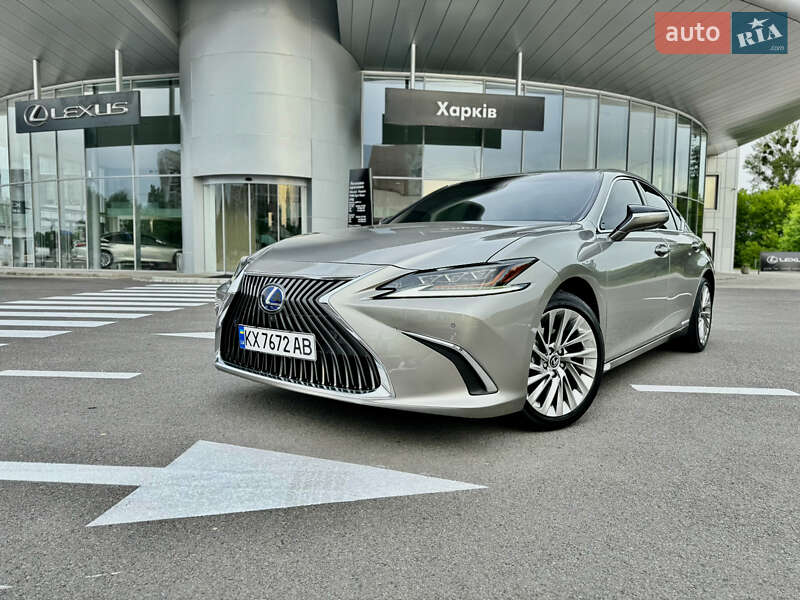Lexus ES 2021