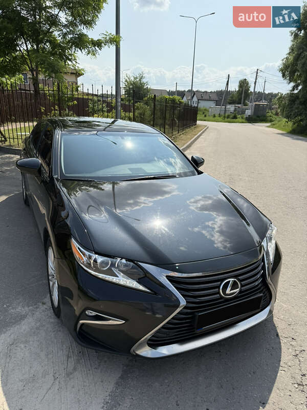 Седан Lexus ES 2017 в Киеве