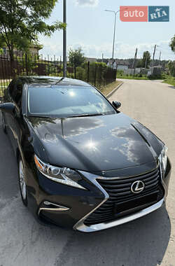 Седан Lexus ES 2017 в 