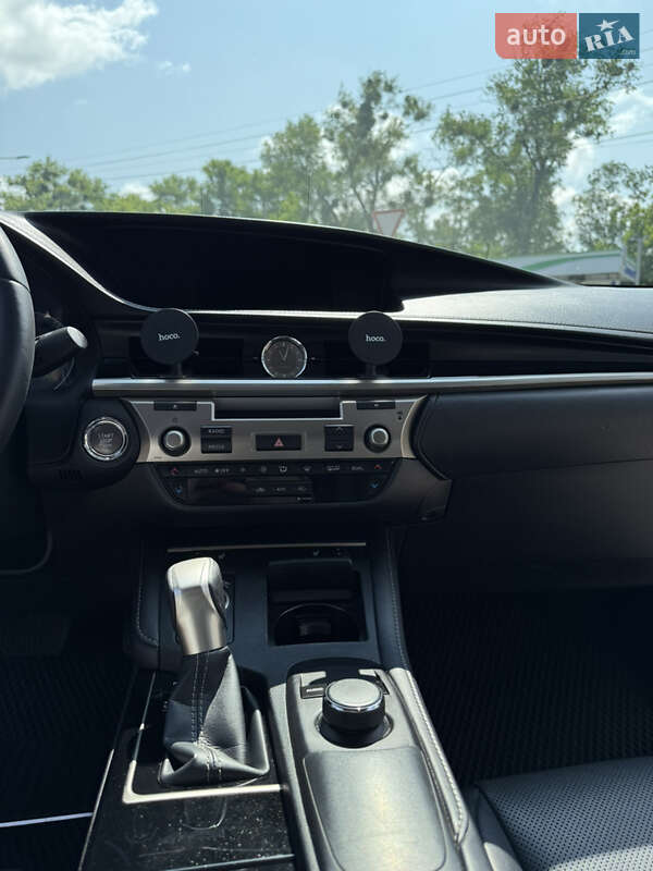 Седан Lexus ES 2017 в Киеве