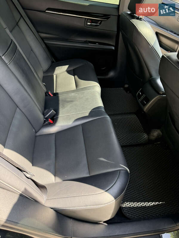 Седан Lexus ES 2017 в Киеве