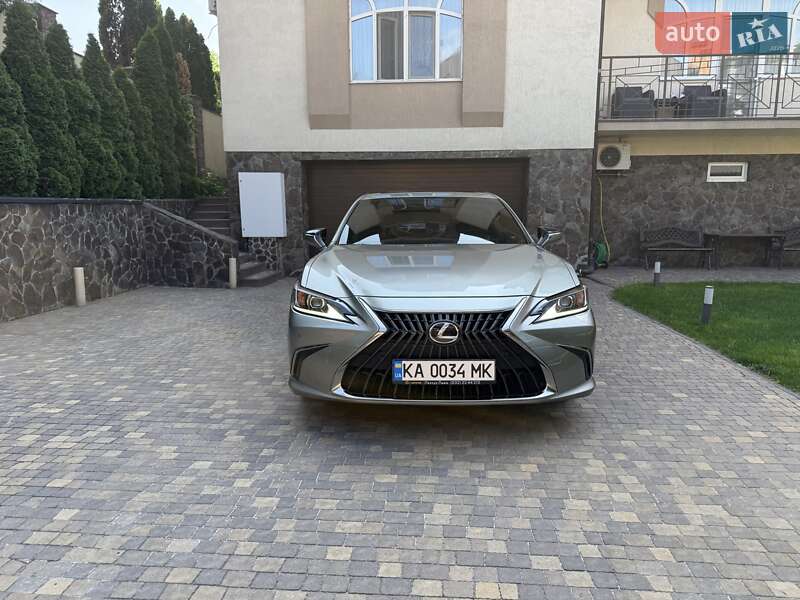 Седан Lexus ES 2021 в Киеве