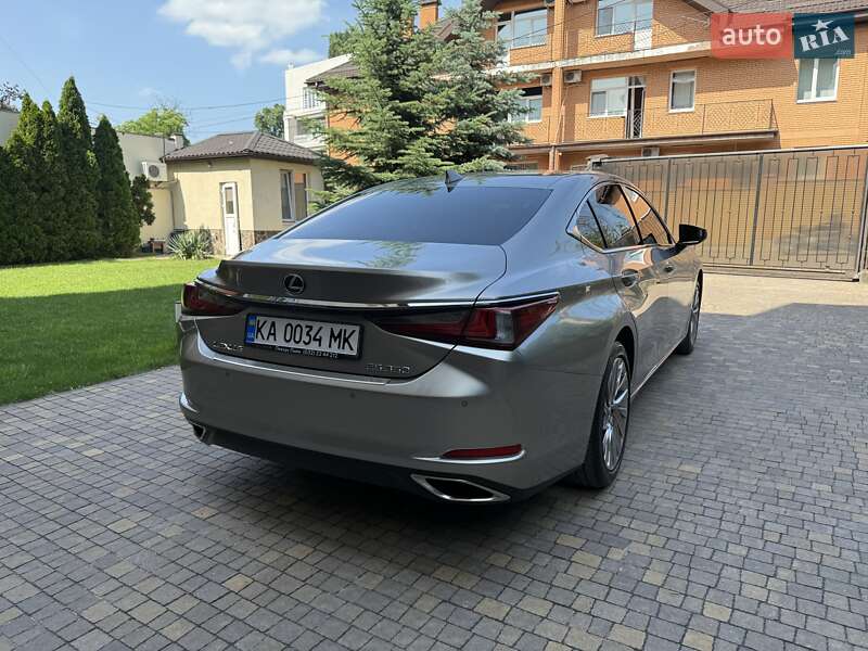 Седан Lexus ES 2021 в Киеве