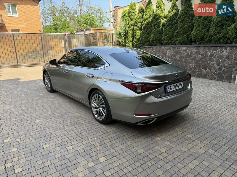 Седан Lexus ES 2021 в Киеве