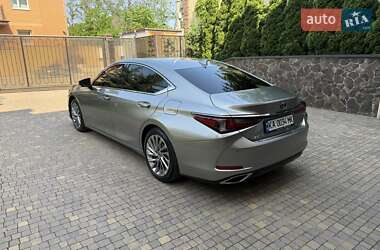 Седан Lexus ES 2021 в 