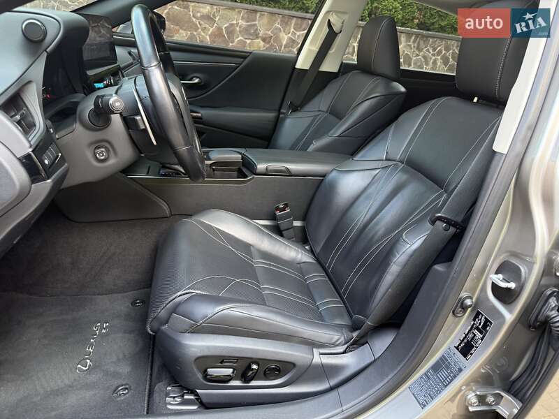 Седан Lexus ES 2021 в Киеве