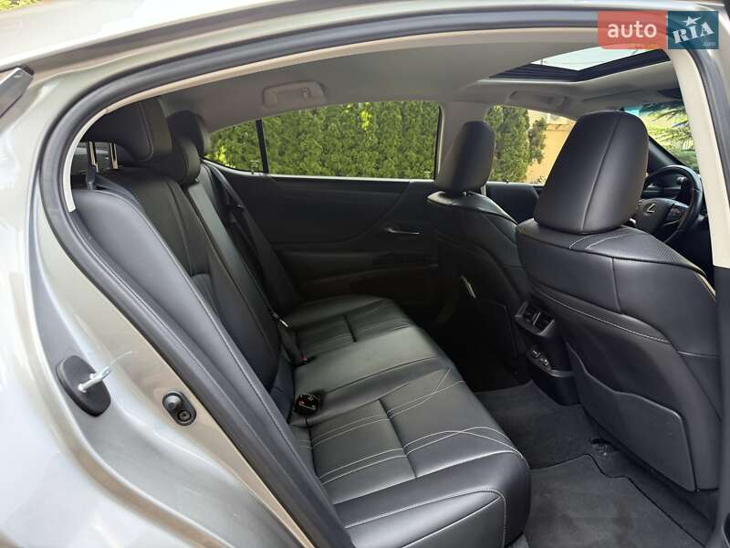 Седан Lexus ES 2021 в Киеве
