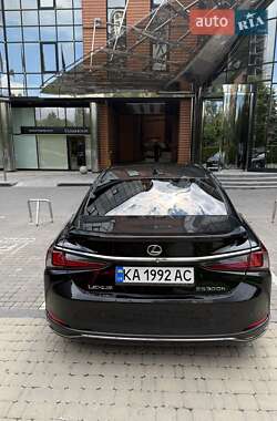 Седан Lexus ES 2023 в 