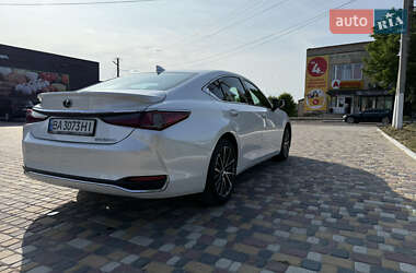 Седан Lexus ES 2024 в Кривом Озере