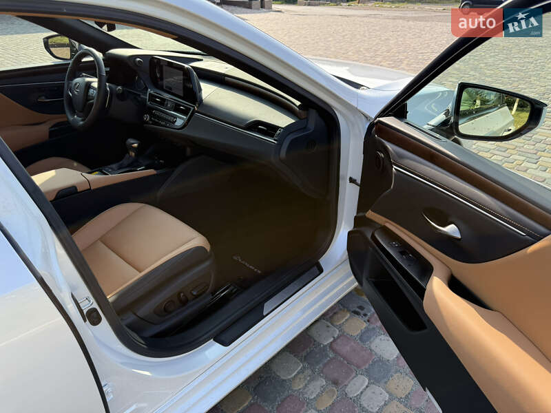 Седан Lexus ES 2024 в Кривом Озере