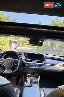 Седан Lexus ES 2019 в 