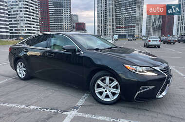 Седан Lexus ES 2016 в Киеве